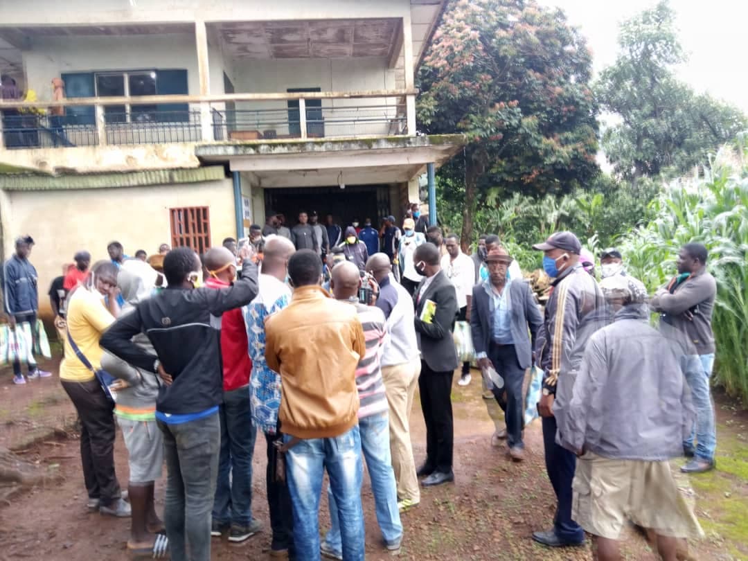 L’Ouest distribue les kits alimentaires de la FECAFOOT aux amateurs