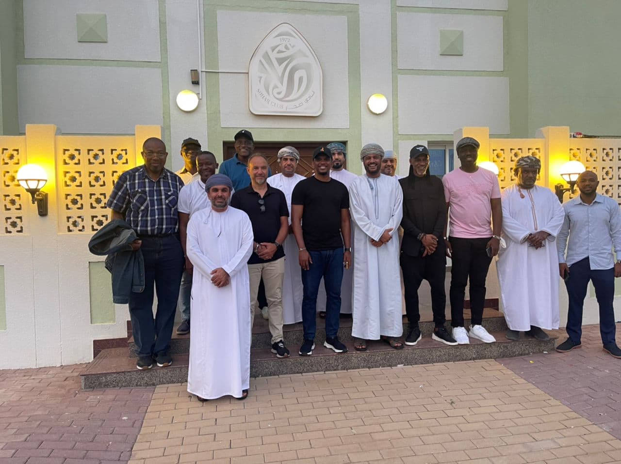 Qatar 2022: Samuel Eto’o et le staff des Lions Indomptables au sultanat d’Oman