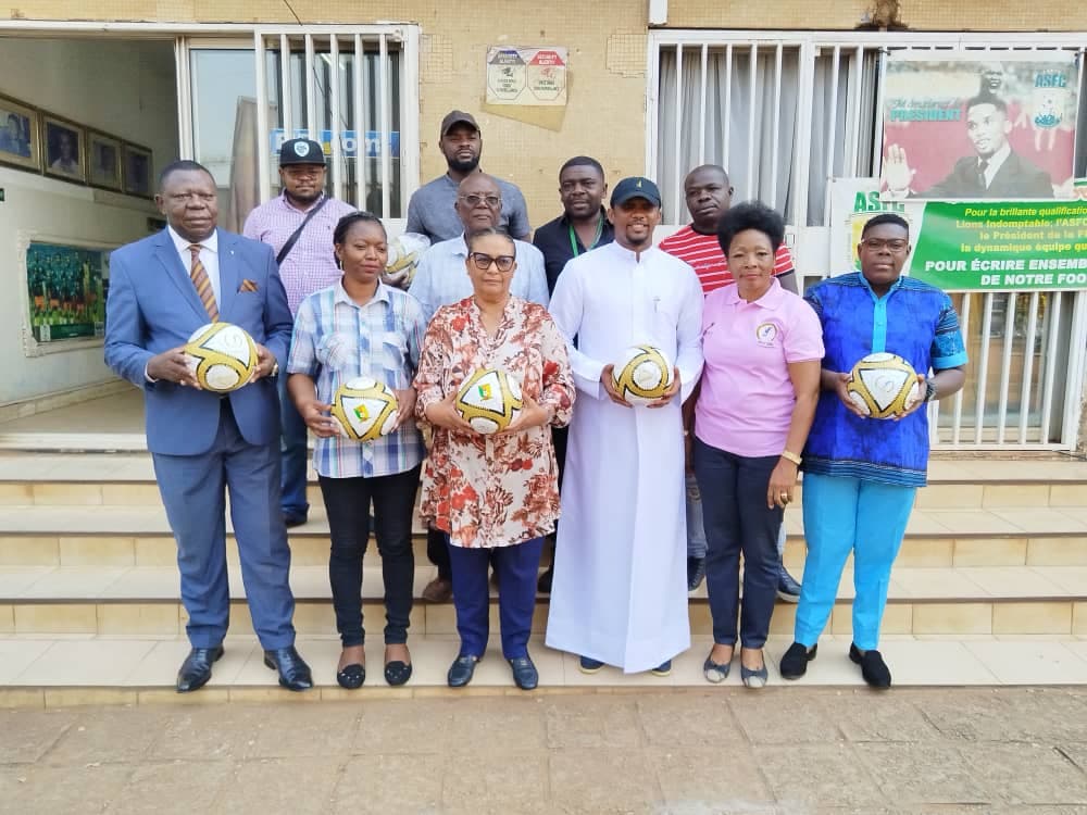 FOOTBALL FEMININ : LA FECAFOOT OFFRE DES BALLONS AUX CLUBS DE LA GUINNESS SUPER LEAGUE