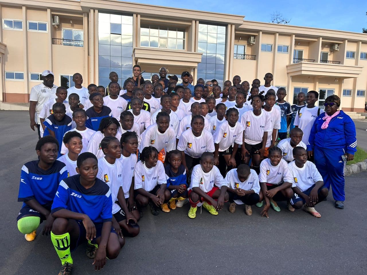 LA FIFA LANCE SON PROGRAMME DE DÉVELOPPENT DES TALENTS AU CAMEROUN