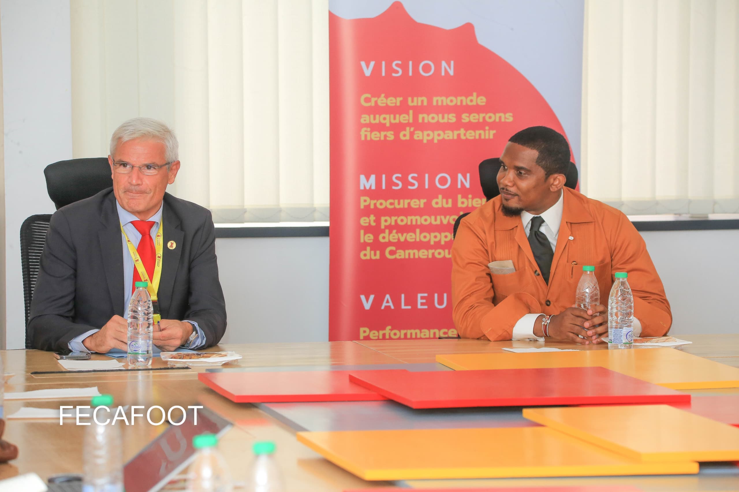 Le Président de la FECAFOOT chez Boissons du Cameroun !