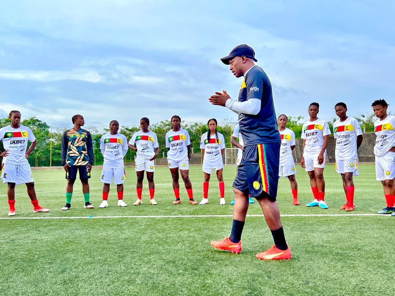 LES LIONNES U-17 EN STAGE POUR PRÉPARER LES ÉLIMINATOIRES DE LA COUPE DU MONDE 2025