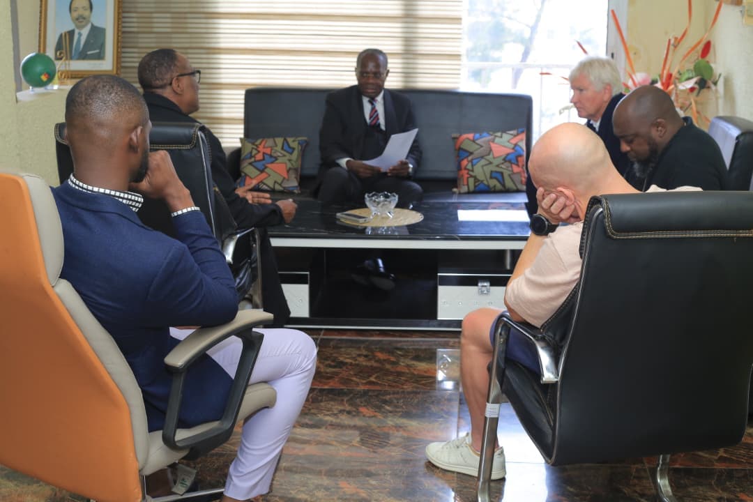 COMMUNIQUE DE PRESSE RELATIF A LA SEANCE DE TRAVAIL ENTRE LE SECRETAIRE GENERAL DE LA FECAFOOT ET L’ENTRAINEUR-SELECTIONNEUR DES LIONS INDOMPTABLES